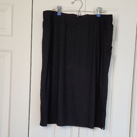 Main Street Exchange NWT Ribbed Pull-on Black Elastic Waist Midi Skirt XL - Picture 5 of 9